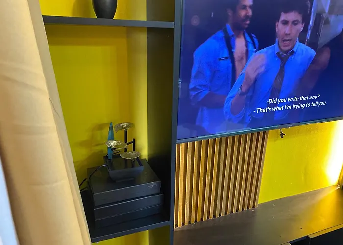 Laugh And Lounge 2 Bedroom Luxury Air Makati